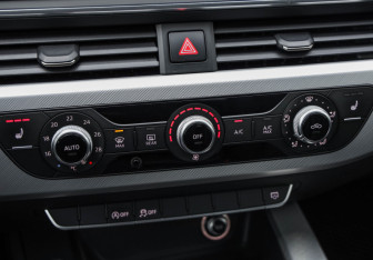 Подержанный автомобиль Audi A4 Sedan 2016 года (17 фото)