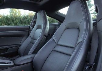 Подержанный автомобиль Porsche 911 Coupe 2021 года (24 фото)