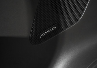 Подержанный автомобиль Jaguar F-Pace 2016 года (10 фото)