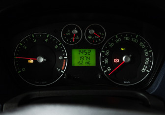 Подержанный автомобиль Ford Fiesta Hatchback 2008 года (12 фото)