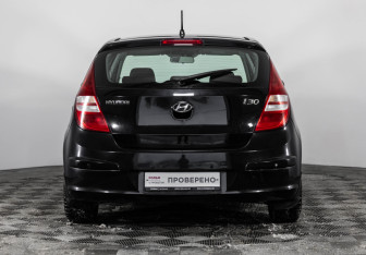 Подержанный автомобиль Hyundai i30 Hatchback 2009 года (6 фото)