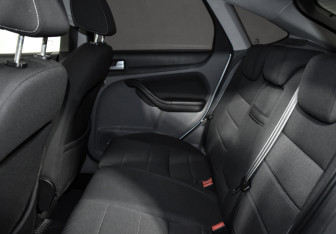 Подержанный автомобиль Ford Focus Hatchback 2010 года (12 фото)