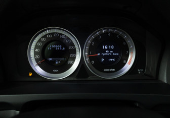 Подержанный автомобиль Volvo S60 2012 года (12 фото)