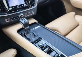 Подержанный автомобиль Volvo S90 2019 года (22 фото)