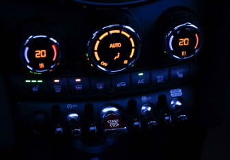 Подержанный автомобиль MINI Hatch 2021 года (19 фото)