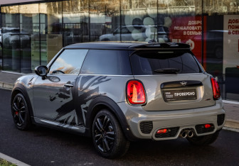 Подержанный автомобиль MINI Hatch 2020 года (7 фото)