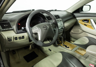 Подержанный автомобиль Toyota Camry Sedan 2006 года (11 фото)