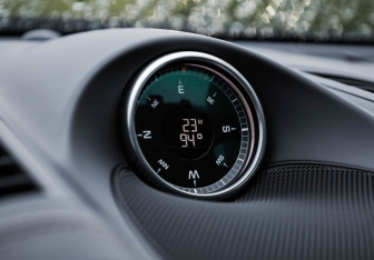 Подержанный автомобиль Porsche Cayenne 2011 года (26 фото)