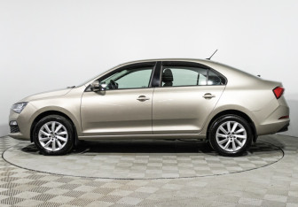 Подержанный автомобиль Skoda Rapid Liftback 2021 года (8 фото)