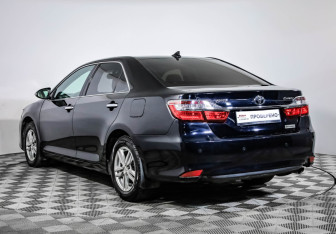 Подержанный автомобиль Toyota Camry Sedan 2017 года (7 фото)