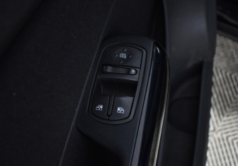 Подержанный автомобиль Opel Corsa 2007 года (13 фото)