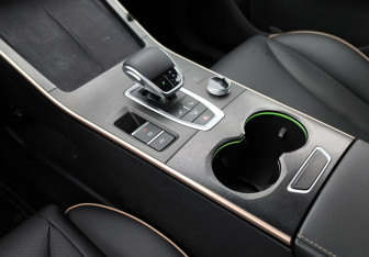 Подержанный автомобиль Omoda C5 2023 года (21 фото)