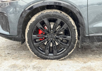 Подержанный автомобиль Geely Tugella 2023 года (8 фото)