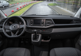 Подержанный автомобиль Volkswagen Caravelle 2020 года (12 фото)