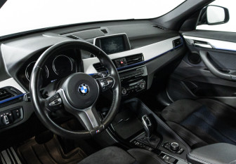 Подержанный автомобиль BMW X1 2018 года (11 фото)