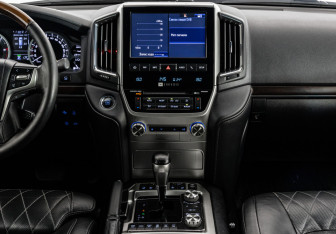 Подержанный автомобиль Toyota Land Cruiser Suv 2017 года (12 фото)