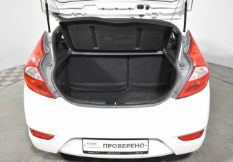 Подержанный автомобиль Hyundai Solaris Hatchback 2014 года (19 фото)