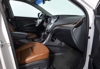 Подержанный автомобиль Hyundai Santa Fe 2012 года (28 фото)