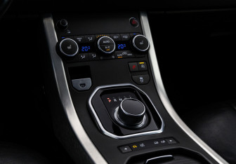 Подержанный автомобиль Land Rover Range Rover Evoque 2015 года (16 фото)