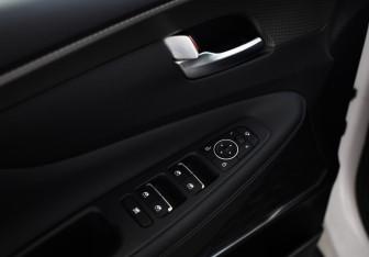 Подержанный автомобиль Hyundai Santa Fe 2019 года (21 фото)