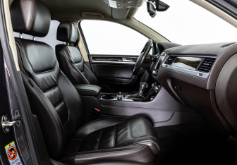 Подержанный автомобиль Volkswagen Touareg 2012 года (19 фото)
