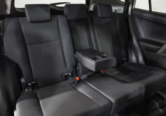 Подержанный автомобиль Toyota RAV4 2017 года (24 фото)