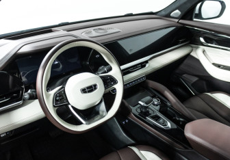 Подержанный автомобиль Geely Monjaro 2023 года (11 фото)