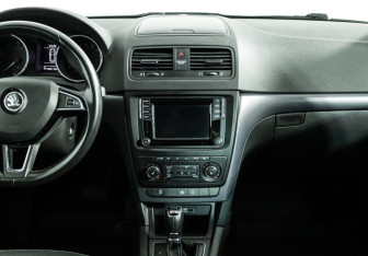 Подержанный автомобиль Skoda Yeti 2015 года (14 фото)