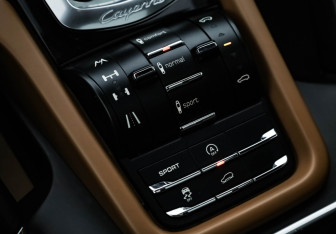 Подержанный автомобиль Porsche Cayenne 2011 года (24 фото)