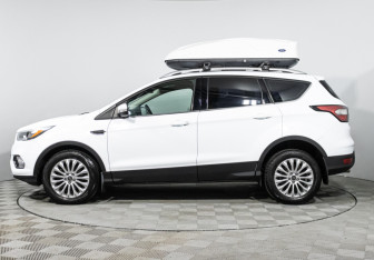 Подержанный автомобиль Ford Kuga 2016 года (8 фото)