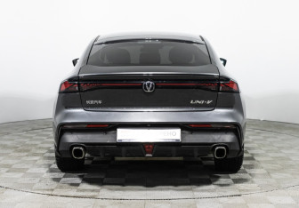 Подержанный автомобиль Changan UNI-V 2023 года (6 фото)