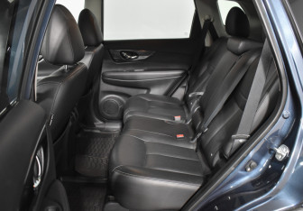 Подержанный автомобиль Nissan X-Trail 2015 года (11 фото)