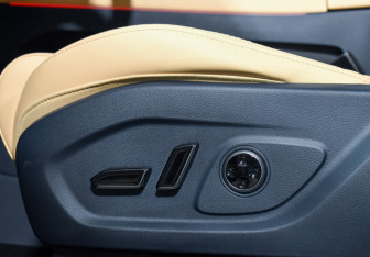 Подержанный автомобиль Voyah Free 2023 года (10 фото)