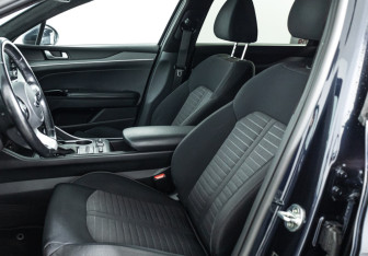 Подержанный автомобиль Kia K5 2020 года (16 фото)