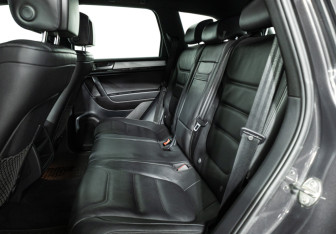 Подержанный автомобиль Volkswagen Touareg 2012 года (10 фото)