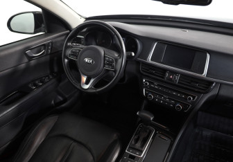Подержанный автомобиль Kia Optima Sedan 2017 года (8 фото)