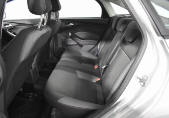 Подержанный автомобиль Ford Focus Sedan 2011 года (11 фото)