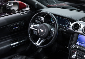 Подержанный автомобиль Ford Mustang Convertible 2019 года (27 фото)