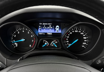 Подержанный автомобиль Ford Focus Sedan 2016 года (18 фото)