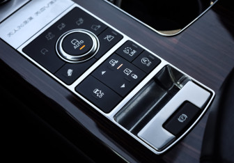 Подержанный автомобиль Land Rover Range Rover 2017 года (24 фото)