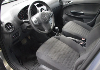 Подержанный автомобиль Opel Corsa 2013 года (10 фото)