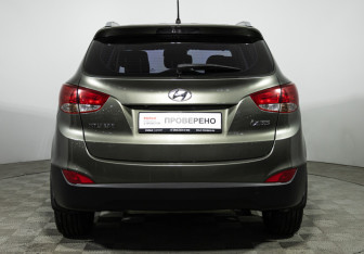 Подержанный автомобиль Hyundai ix35 2010 года (6 фото)
