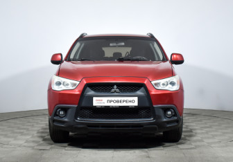 Подержанный автомобиль Mitsubishi ASX 2011 года (2 фото)