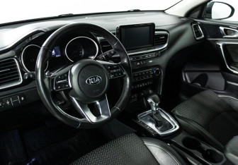 Подержанный автомобиль Kia Ceed Hatchback 2018 года (11 фото)