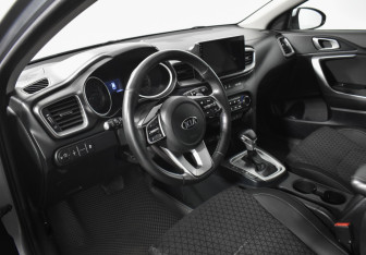 Подержанный автомобиль Kia Ceed Wagon 2019 года (9 фото)