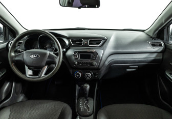 Подержанный автомобиль Kia Rio Sedan 2014 года (13 фото)