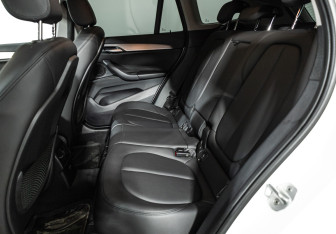 Подержанный автомобиль BMW X1 2020 года (10 фото)