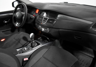 Подержанный автомобиль Renault Laguna Wagon 2009 года (13 фото)