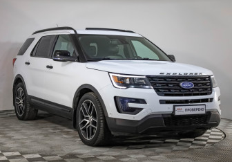 Подержанный автомобиль Ford Explorer 2015 года (3 фото)