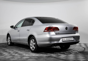 Подержанный автомобиль Volkswagen Passat Sedan 2012 года (7 фото)